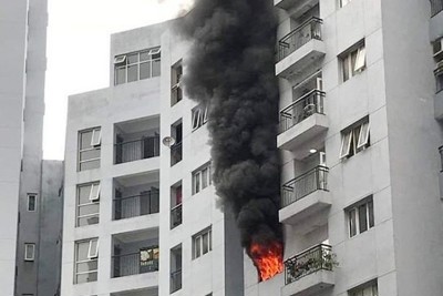 Hà Nội: Cháy lớn tại căn hộ chung cư trên phố Mai Anh Tuấn