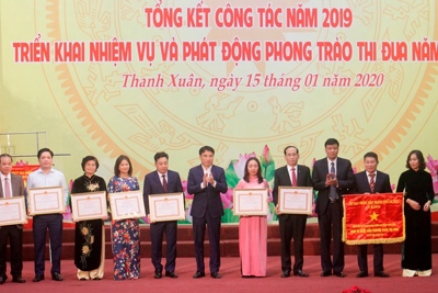 Quận Thanh Xuân khen thưởng hơn 300 tập thể, cá nhân có thành tích xuất sắc