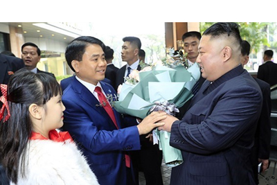 Chủ tịch Hà Nội Nguyễn Đức Chung đón Nhà lãnh đạo Kim Jong-un