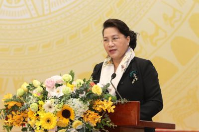 Chủ tịch Quốc hội Nguyễn Thị Kim Ngân xúc động khi ngày càng nhiều lá đơn xin thoát nghèo