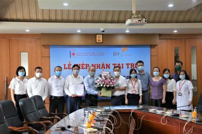 Bệnh viện Đại học Y Hà Nội nhận tài trợ thiết bị y tế hơn 1 tỷ đồng