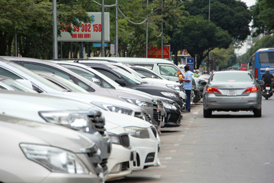 TP Hồ Chí Minh: Đề xuất xe hơi nợ phí đỗ lòng đường không được đăng kiểm