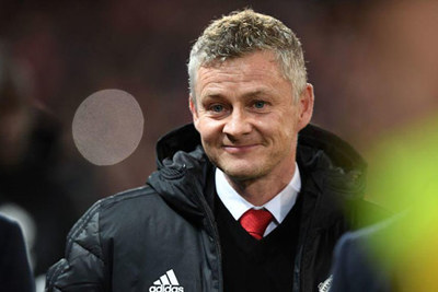 Solskjaer tiến gần hơn đến chiếc ghế nóng MU