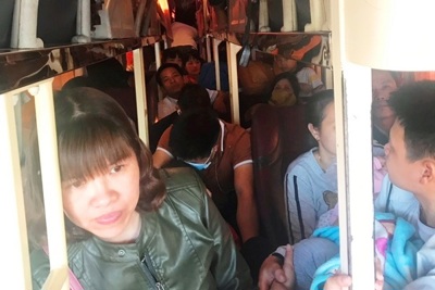 Thanh Hóa: Phát hiện ô tô khách chở quá 26 người trên xe