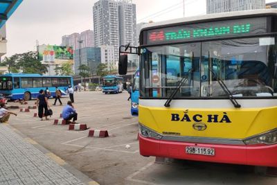 Hà Nội giảm 80% lượng xe buýt: Người dân không khỏi bỡ ngỡ