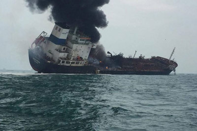 Xác nhận tàu chở dầu Việt Nam cháy ngoài khơi Hồng Kông, 2 người còn mất tích