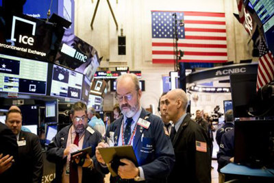 Nhà đầu tư phấn khích với gói hỗ trợ hơn 1.000 tỷ USD, Dow Jones nhảy vọt hơn 1.000 điểm