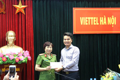 Viettel Hà Nội trả lại túi đựng phong bì mừng đám cưới bỏ quên tại sân bay Nội Bài