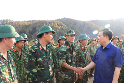 Phó Thủ tướng yêu cầu đảm bảo an toàn cao nhất cho lực lượng chữa cháy rừng và người dân