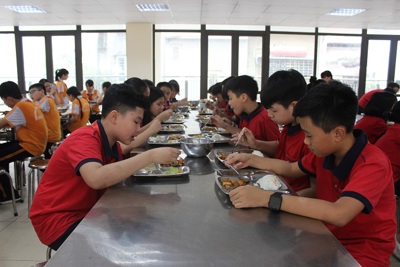 Quận Thanh Xuân: Trường học nấu ăn bằng nước tinh khiết