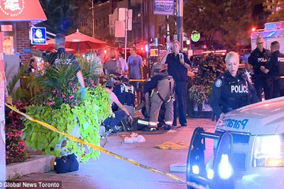Hiện trường vụ xả súng dữ dội tại TP Toronto của Canada, 13 người thương vong