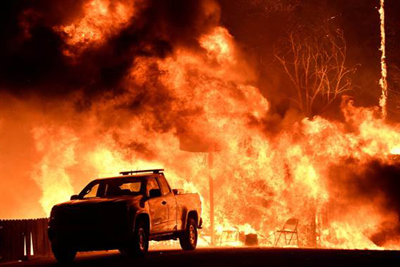 Hình ảnh bão lửa thiêu rụi hàng trăm căn nhà tại California