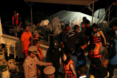 Thái Lan nỗ lực tìm kiếm hơn 50 người mất tích trong vụ lật tàu tại đảo Phuket