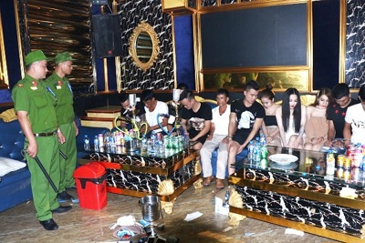 Hà Tĩnh: Sử dụng trái phép chất ma túy trong quán Karaoke, 20 đối tượng bị bắt giữ
