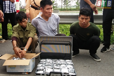 Thái Bình: Tóm gọn 3 đối tượng vận chuyển 6,2kg ma túy từ Lào về tiêu thụ