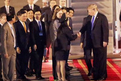 Tổng thống Donald Trump đã tới Hà Nội