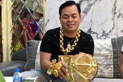 Đại gia đeo nhiều vàng nhất Việt Nam bị bắt