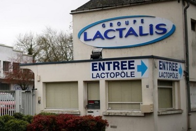 Hãng sữa hàng đầu của Pháp bị kiện vì nhiễm khuẩn