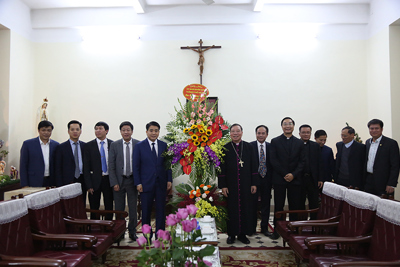 Chủ tịch UBND TP Nguyễn Đức Chung thăm, chúc mừng Giáng sinh Tòa Tổng giám mục