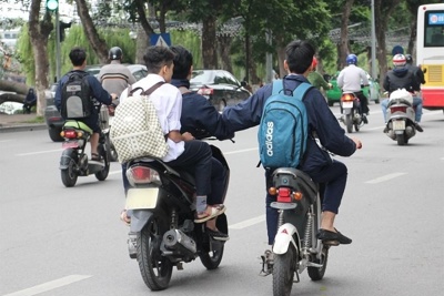 Không giao xe máy cho học sinh chưa đủ tuổi