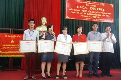 Ủy ban Dân tộc tặng Bằng khen cho 23 tập thể, cá nhân của Hà Nội