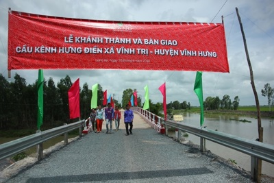 Nhịp cầu nối những niềm vui cho người dân xã Vĩnh Trị, huyện Vĩnh Hưng, tỉnh Long An