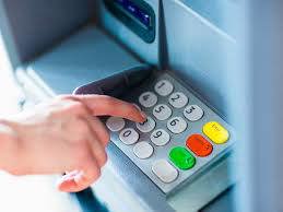 Quảng Ngãi: Huyện miền núi trả lương qua thẻ ATM, hàng nghìn người gặp khó