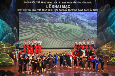 1.000 nghệ nhân Việt – Lào hội tụ tại Huế