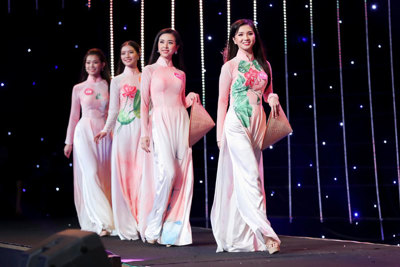 BST Sắc sen hồn Việt cuốn hút tại cuộc thi Hoa hậu Việt Nam 2018