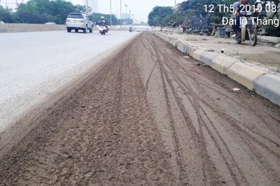Đường gom Đại lộ Thăng Long ngập trong bùn đất: Lực lượng chức năng thờ ơ đến bao giờ?