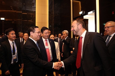Phó Thủ tướng Vương Đình Huệ đối thoại với lãnh đạo các tập đoàn tài chính, công nghệ toàn cầu