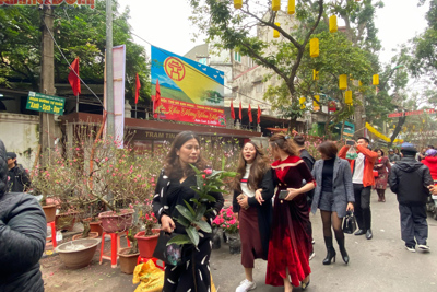 [Ảnh] Chợ hoa lâu năm ở Hà Nội tấp nập những ngày cận Tết Nguyên đán 2020