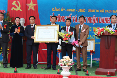 Bạch Hạ đón nhận danh hiệu xã đạt chuẩn nông thôn mới