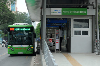 Phát triển hệ thống vận tải công cộng Hà Nội: Chậm trễ vì nhiều rào cản