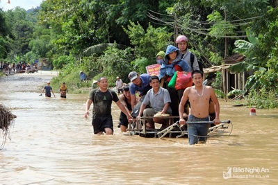 12 người chết và mất tích, còn nhiều thôn bản bị cô lập do bão số 4