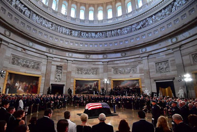 Những hình ảnh trong lễ truy điệu trang trọng Thượng nghị sĩ John McCain tại Điện Capitol