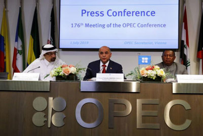 Lo ngại kinh tế suy yếu, OPEC đồng ý gia hạn thỏa thuận cắt giảm sản lượng