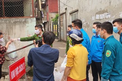 Phòng chống dịch Covid - 19 tại phường Dịch Vọng:  Chung tay cả cộng đồng, không có ai bỏ lại phía sau