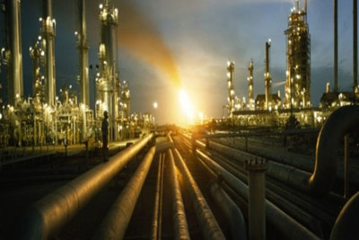 Dự trữ xăng tại Mỹ giảm mạnh đẩy giá dầu thế giới tiếp tục đi lên