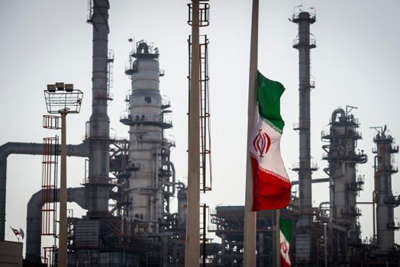 Mỹ sắp hủy bỏ miễn trừ cho các nước mua dầu Iran, giá dầu lên hơn 74 USD/thùng