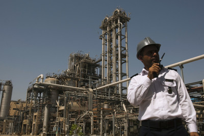 Mỹ trừng phạt "người khổng lồ" hóa dầu của Iran