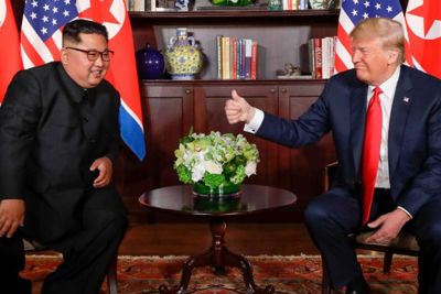 "Soi" ngôn ngữ cơ thể của Tổng thống Trump và ông Kim Jong-un trong hội nghị thượng đỉnh