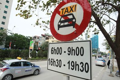 Hiệp hội Taxi Hà Nội đề xuất bỏ biển cấm taxi trên tất cả các tuyến đường