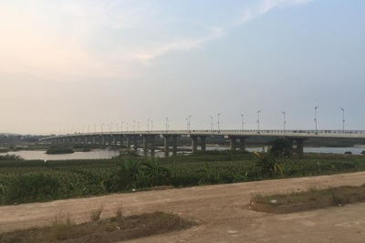 Quảng Ngãi: Cầu trăm tỷ xây xong nằm chờ đường dẫn