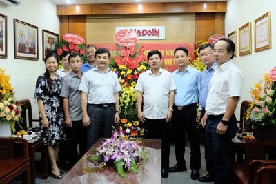 Kỷ niệm 94 năm Ngày Báo chí cách mạng Việt Nam: Những lẵng hoa tươi thắm gửi tới báo Kinh tế & Đô thị