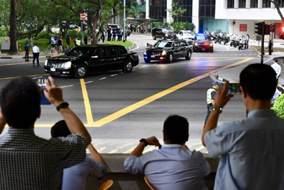 Chùm ảnh: Người dân Singapore đổ ra đường "ngóng" lãnh đạo Mỹ - Triều
