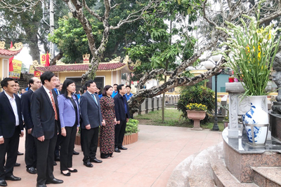 Lãnh đạo Thành phố dâng hương tưởng nhớ Bí thư Thành ủy Hà Nội đầu tiên