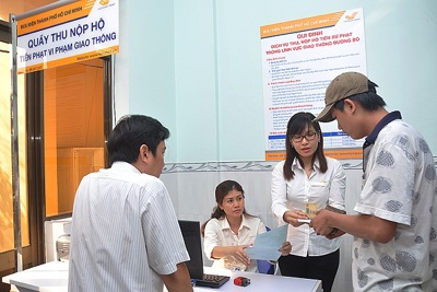 Vietnam Post nhận, trả giấy tờ của người vi phạm giao thông tận nhà