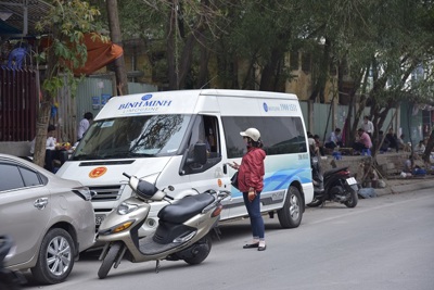 Xe khách “trá hình” vẫn lộng hành tại Hà Nội