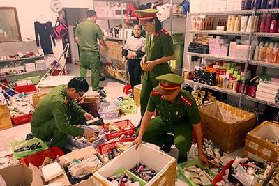 Nghệ An: Thu giữ gần 10.000 lọ mỹ phẩm nhái các thương hiệu nổi tiếng